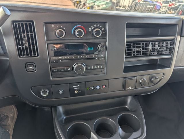 2016 Chevrolet Express Passenger LS - Photo 18