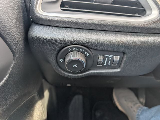 2026 Chrysler Pacifica Select - Photo 14