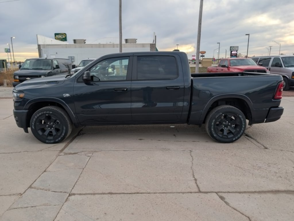 New 2026 Ram 1500 BIG HORN CREW CAB 4X4 5'7 BOX Pickup
