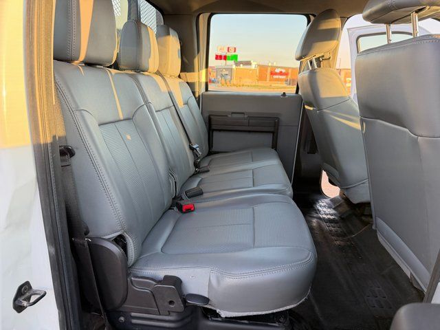 2011 Ford F-450 Super Duty Chassis Cab XL - Photo 33