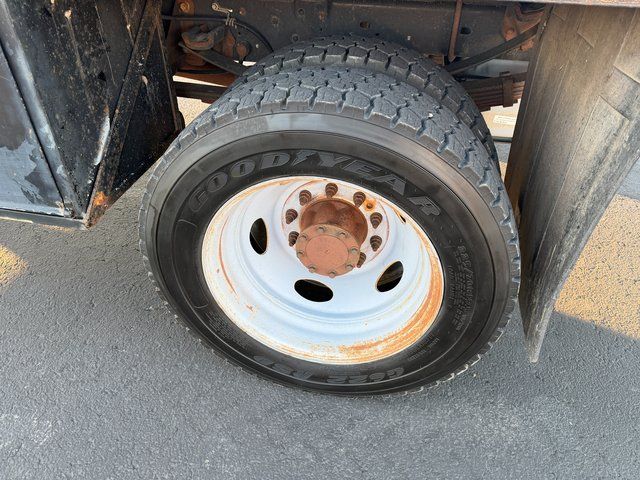 2011 Ford F-450 Super Duty Chassis Cab XL - Photo 15