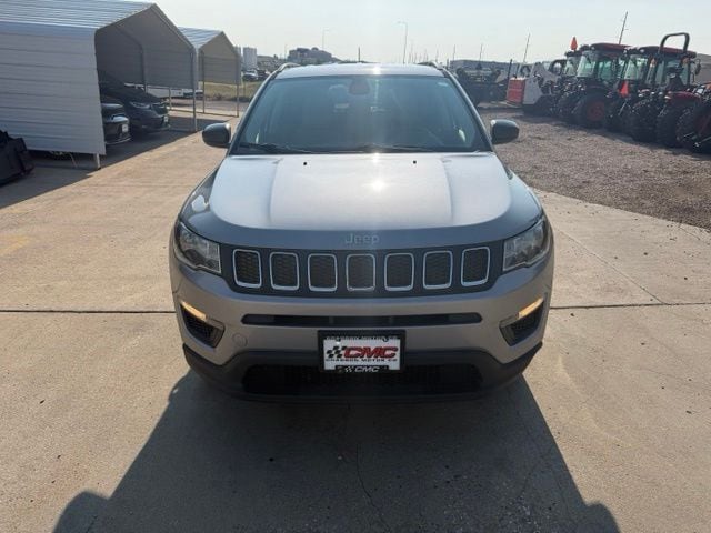 Used 2018 Jeep Compass Sport with VIN 3C4NJDAB2JT392302 for sale in Chadron, NE