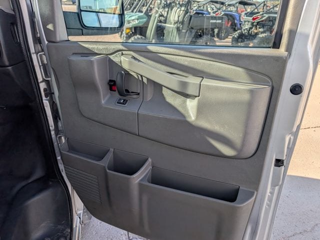 2016 Chevrolet Express Passenger LS - Photo 21
