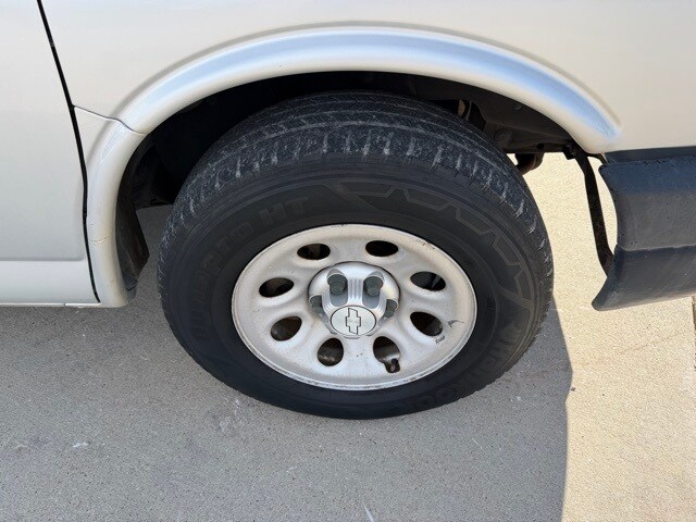 2014 Chevrolet Express Passenger 1500 LS photo 4