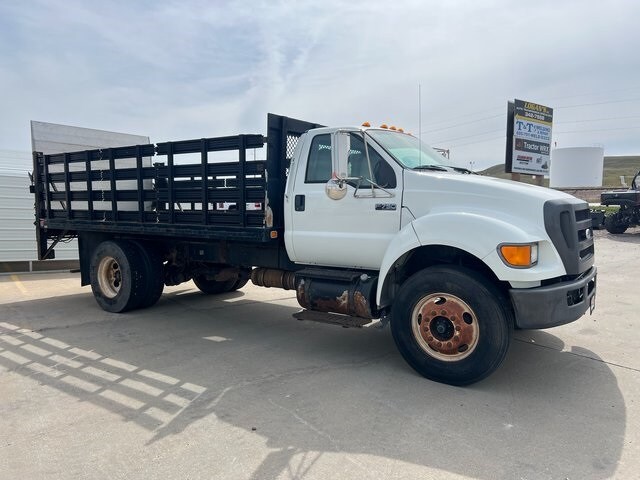 2009 Ford F-750 SuperCab XL photo 3