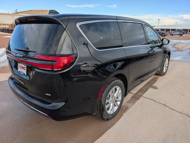 2026 Chrysler Pacifica Select - Photo 7