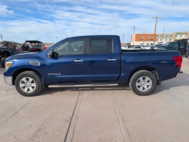 2017 Nissan Titan SV photo 2