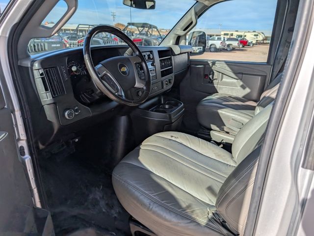 2016 Chevrolet Express Passenger LS - Photo 15