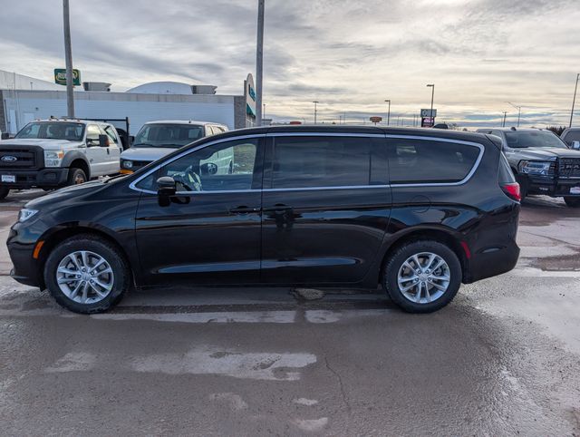 2026 Chrysler Pacifica Select - Photo 10