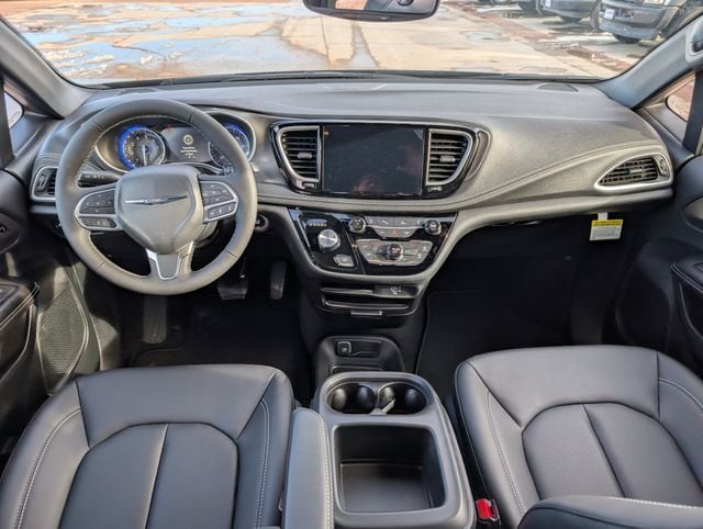 2026 Chrysler Pacifica Select - Photo 13
