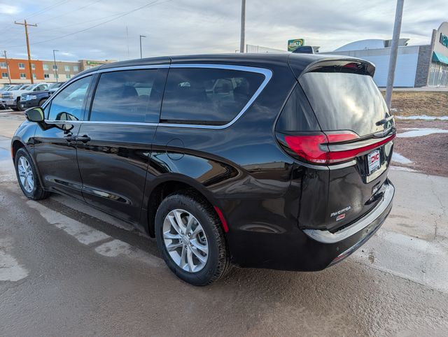 2026 Chrysler Pacifica Select - Photo 9