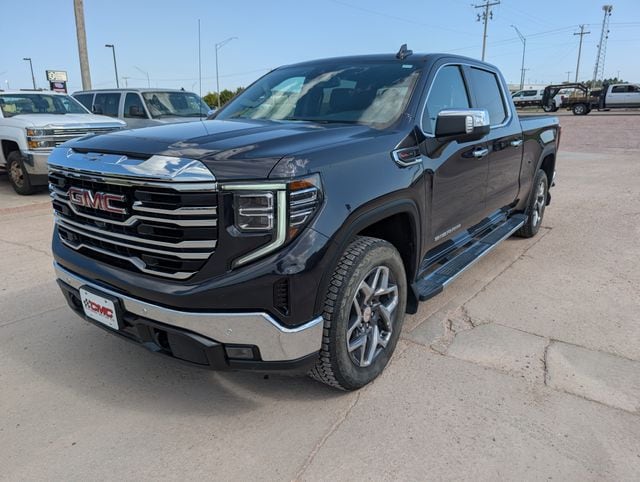 2023 GMC Sierra 4WD Crew Cab Short Box SLT's photo