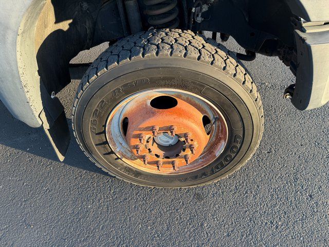 2011 Ford F-450 Super Duty Chassis Cab XL - Photo 8
