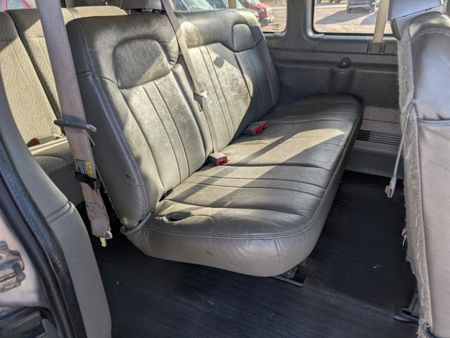 2016 Chevrolet Express Passenger LS - Photo 25