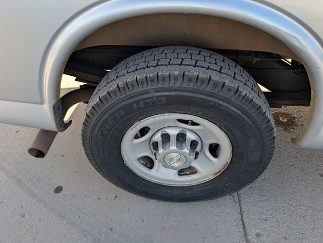 2016 Chevrolet Express Passenger LS - Photo 12