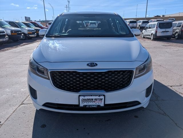 Used 2018 Kia Sedona L with VIN KNDMA5C18J6407773 for sale in Chadron, NE