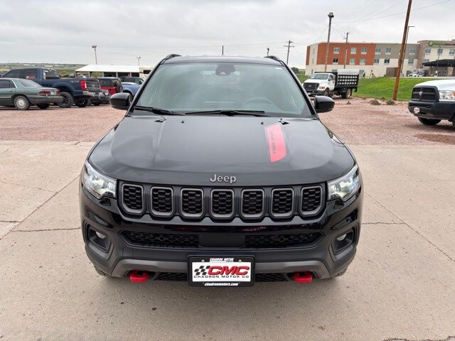 2024 Jeep Compass Trailhawk photo 2