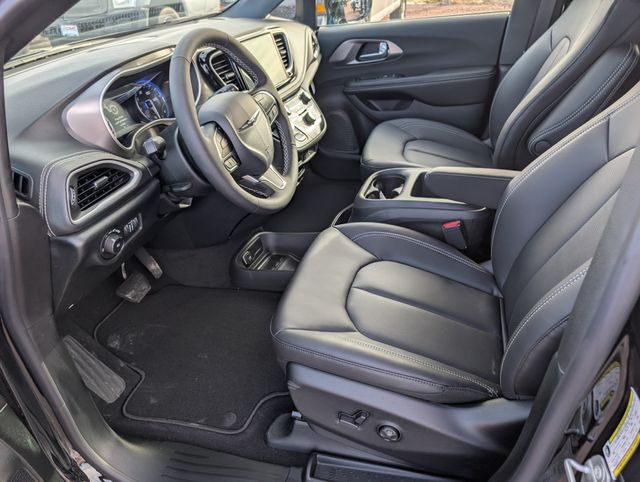 2026 Chrysler Pacifica Select - Photo 12