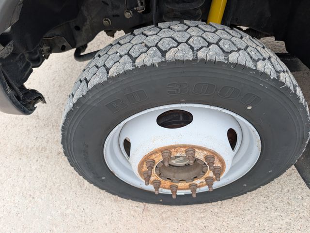 2011 Ford F-450 Super Duty Chassis Cab XL - Photo 15