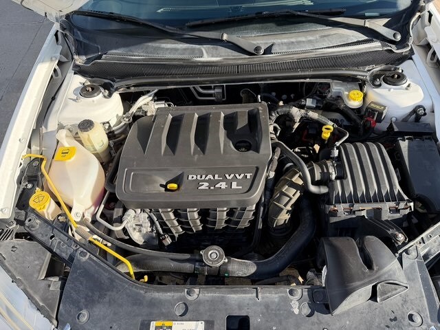 2014 Dodge Avenger SE photo 3