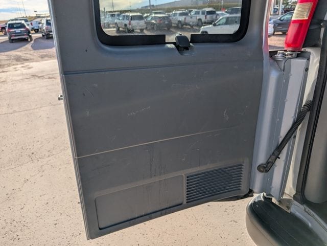 2016 Chevrolet Express Passenger LS - Photo 33