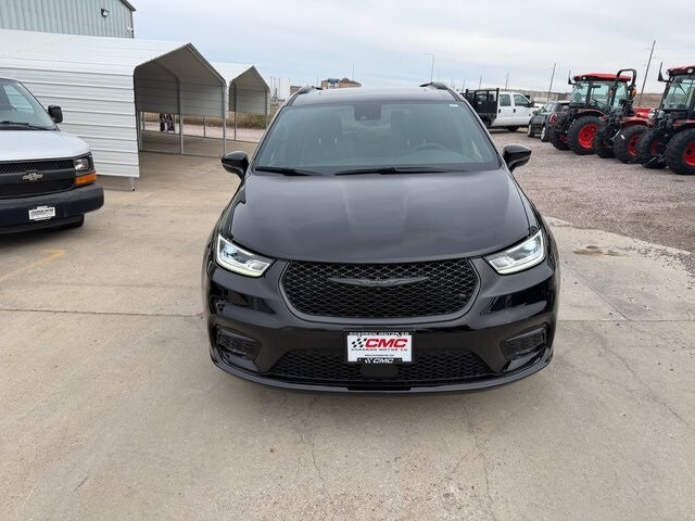 2024 Chrysler Pacifica Limited photo 2