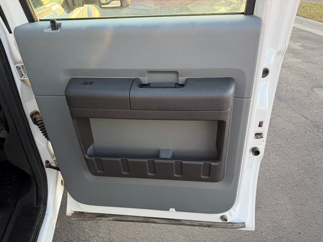 2011 Ford F-450 Super Duty Chassis Cab XL - Photo 32