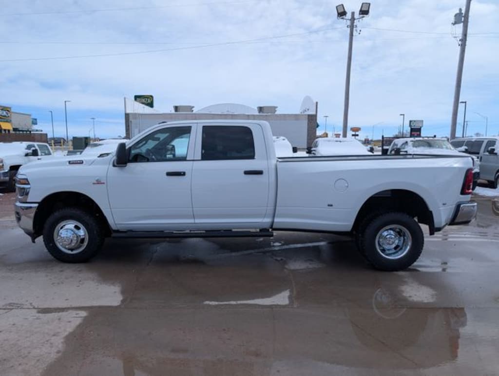 New 2026 Ram 3500 TRADESMAN CREW CAB 4X4 8' BOX Pickup