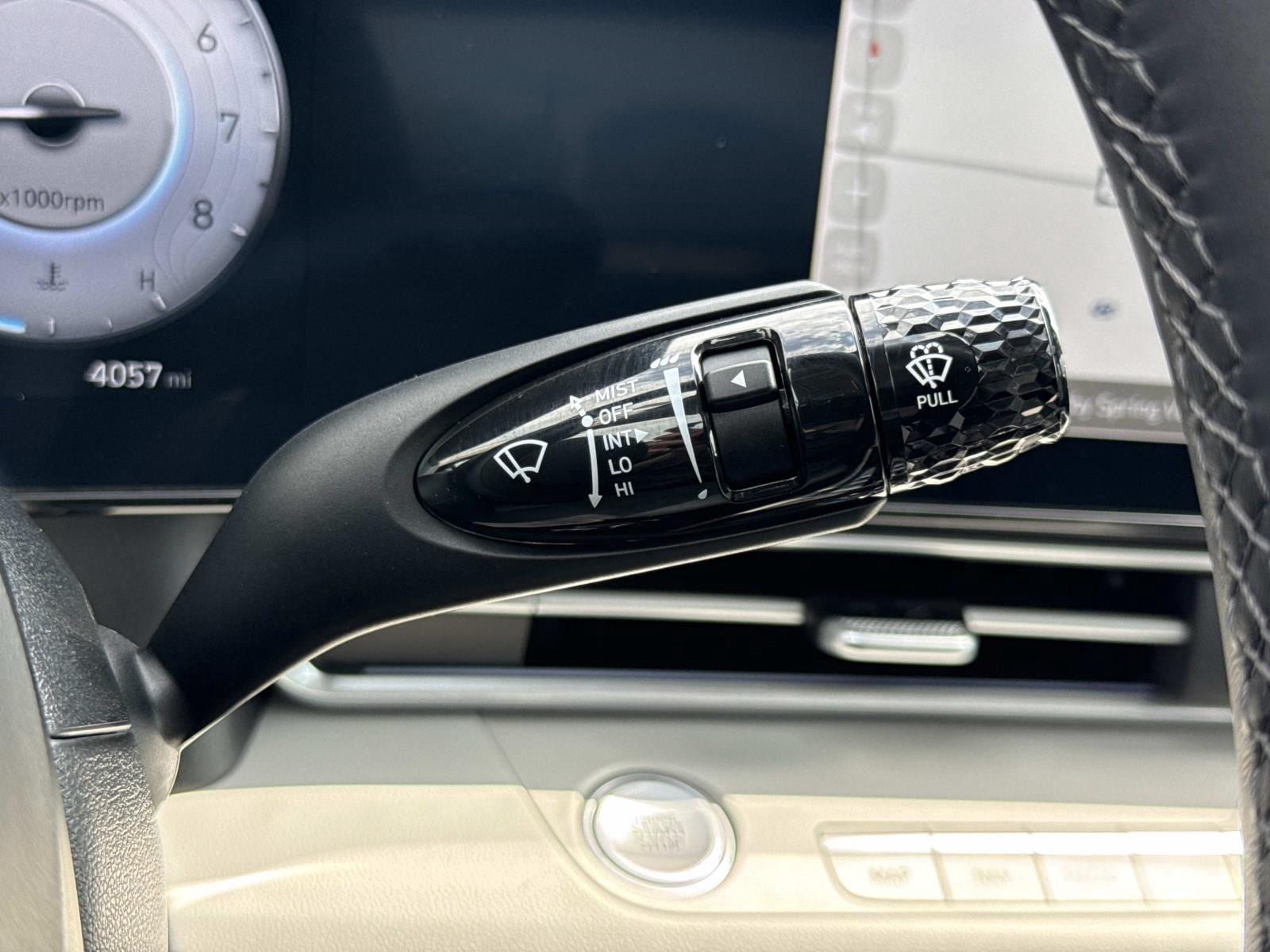 2025 Hyundai Elantra Limited - Photo 12