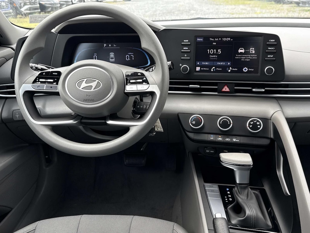 New 2026 Hyundai Elantra SE Sedan