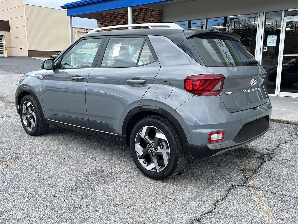Used 2022 Hyundai Venue Limited SUV