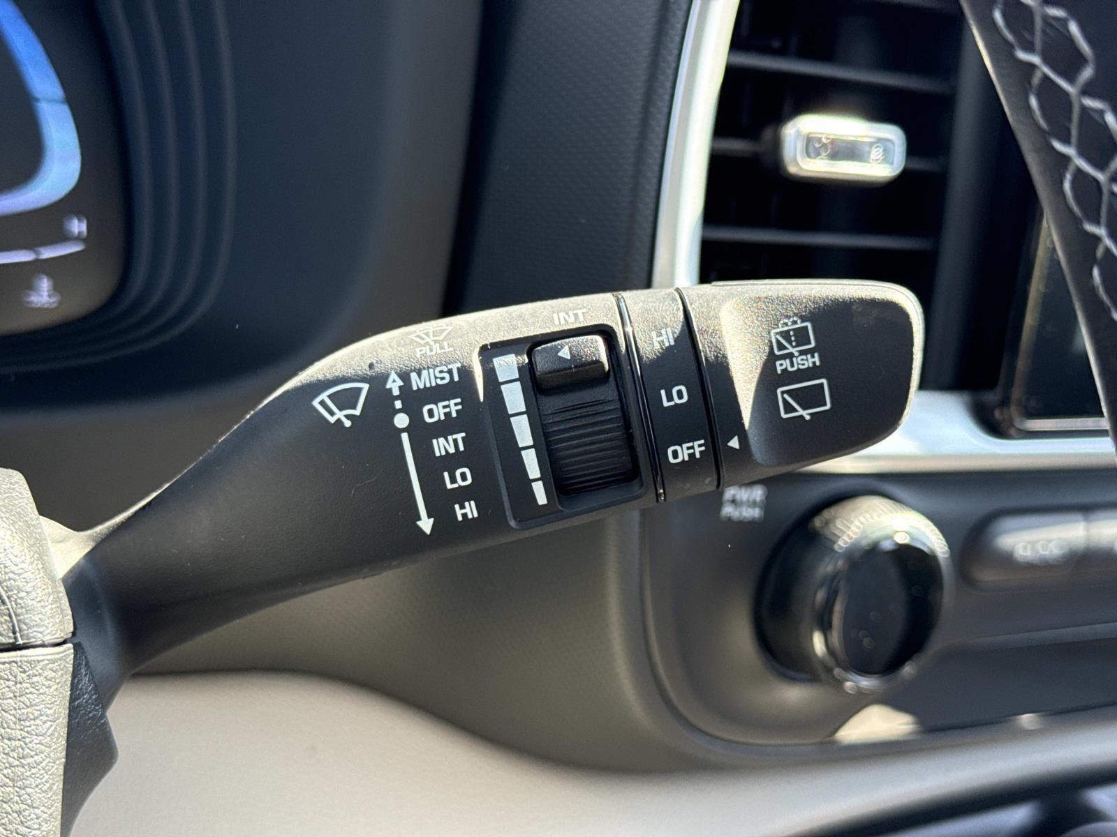 2023 Hyundai Venue SEL - Photo 13