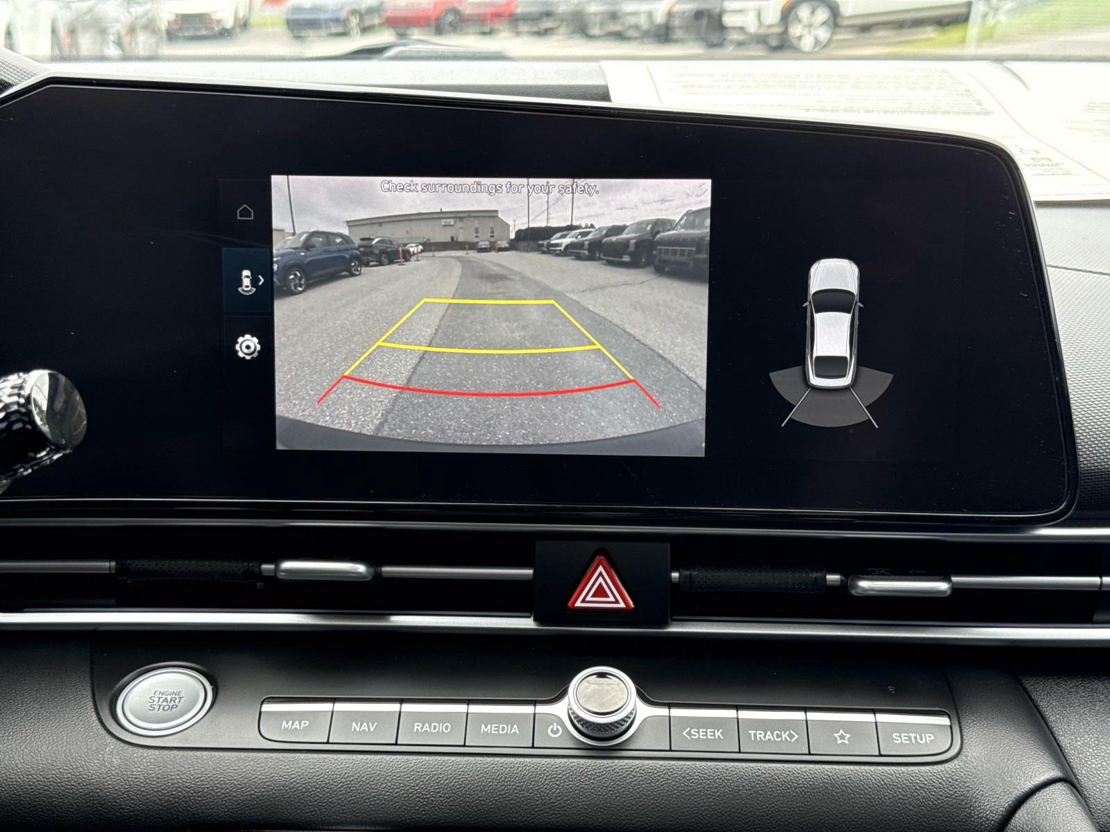 2022 Hyundai Elantra Limited - Photo 6