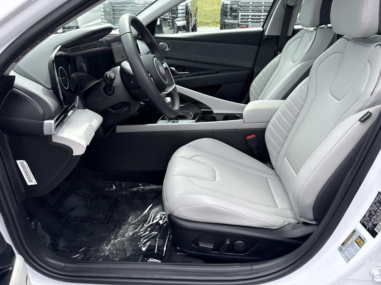 2025 Hyundai Elantra Limited - Photo 24