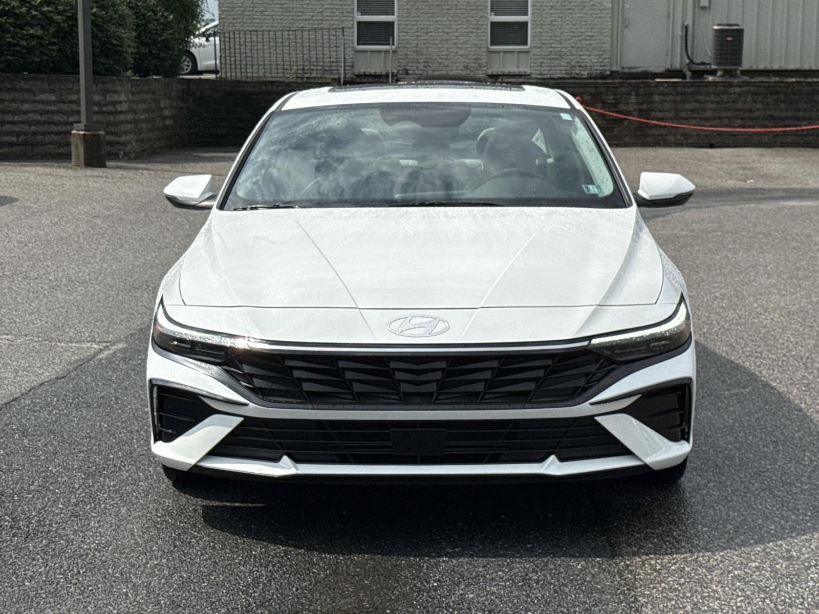 2025 Hyundai Elantra Limited - Photo 29