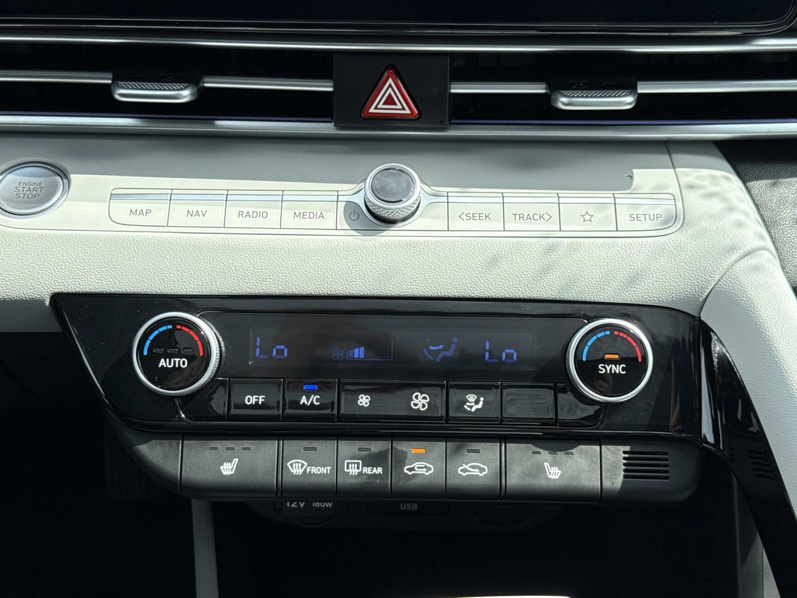 2025 Hyundai Elantra Limited - Photo 7