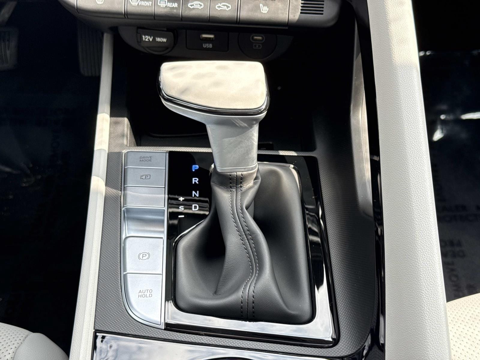 2025 Hyundai Elantra Limited - Photo 8