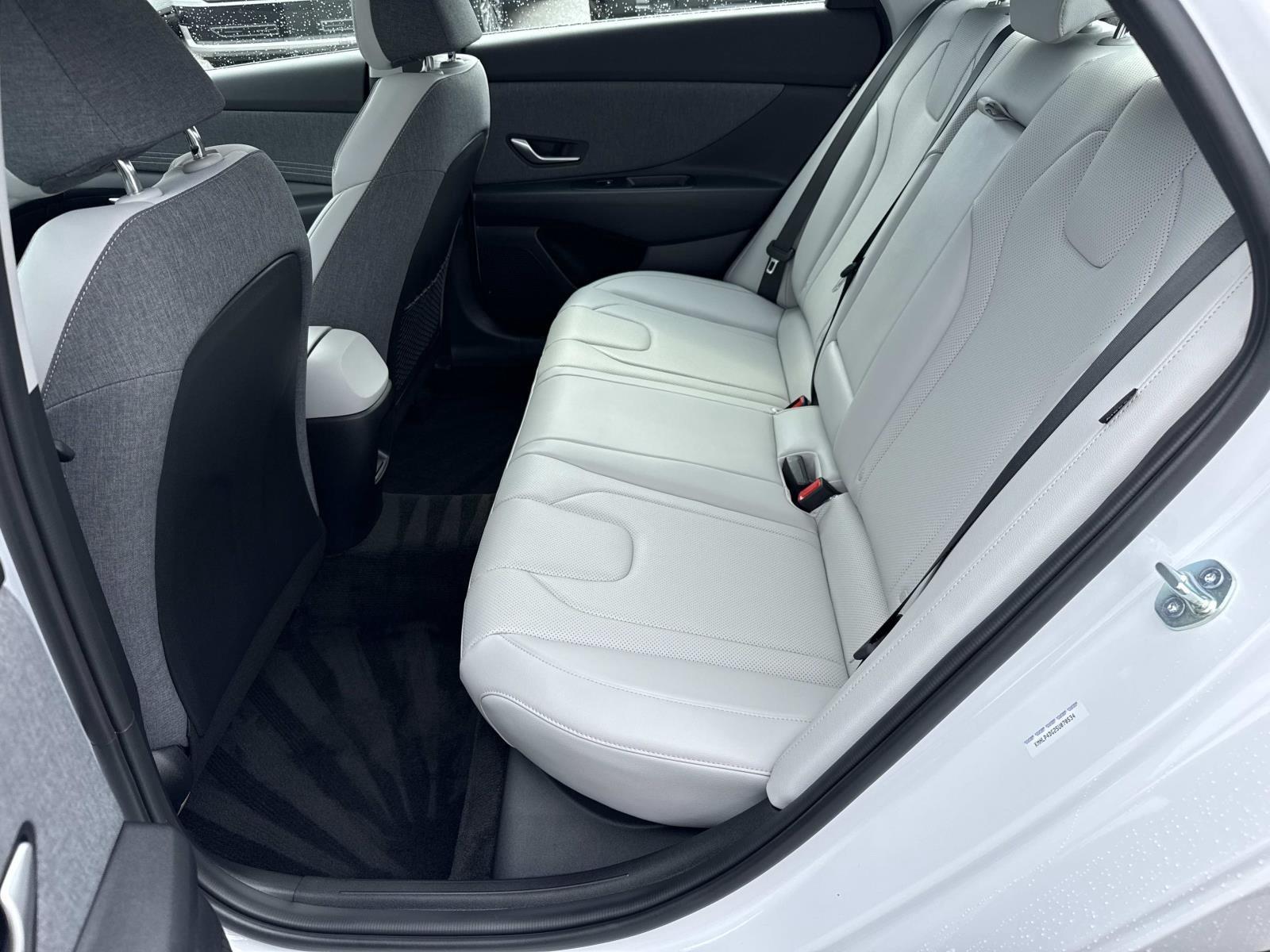 2025 Hyundai Elantra Limited - Photo 23