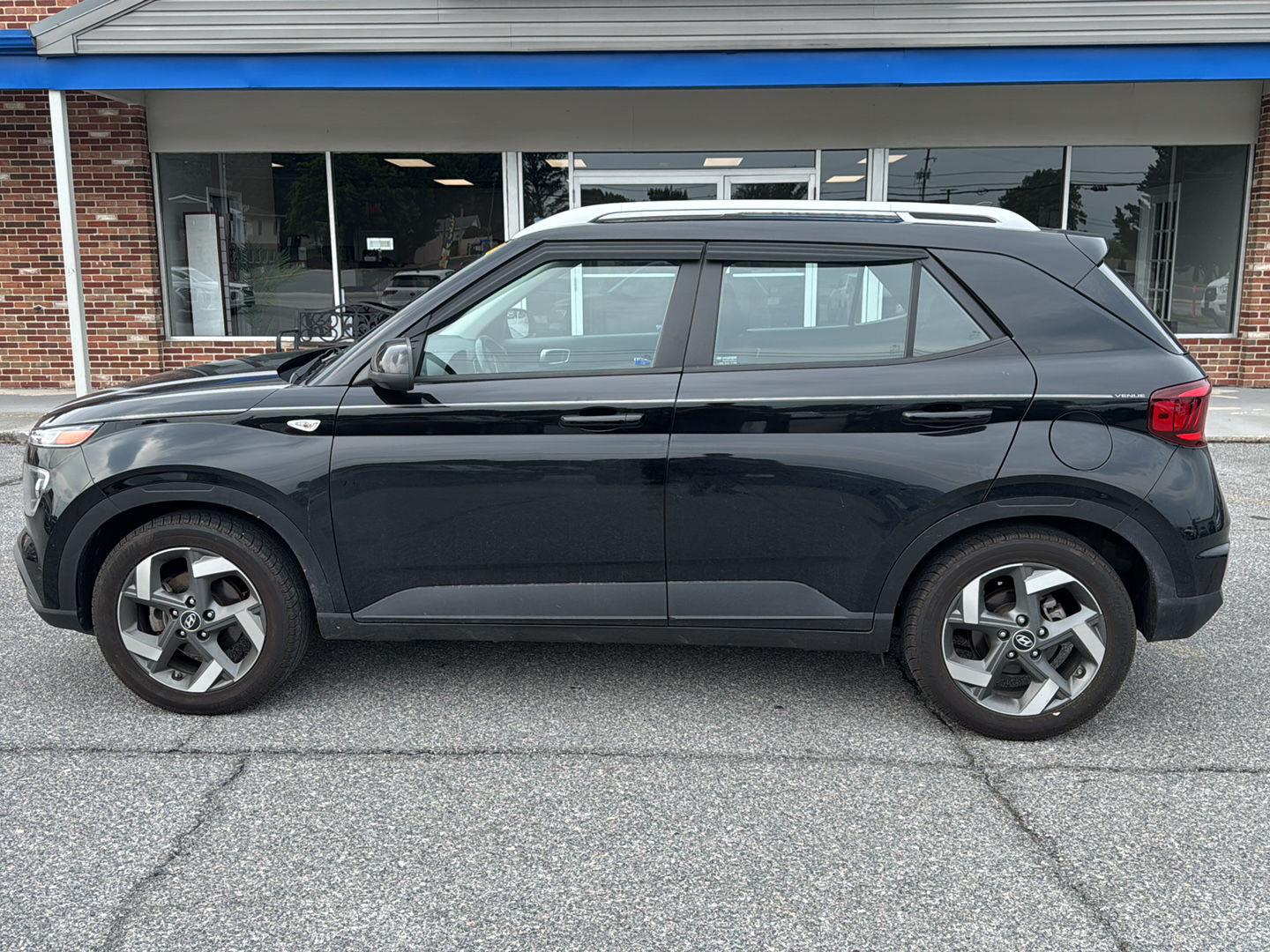 Used 2022 Hyundai Venue SEL with VIN KMHRC8A39NU136824 for sale in Chambersburg, PA
