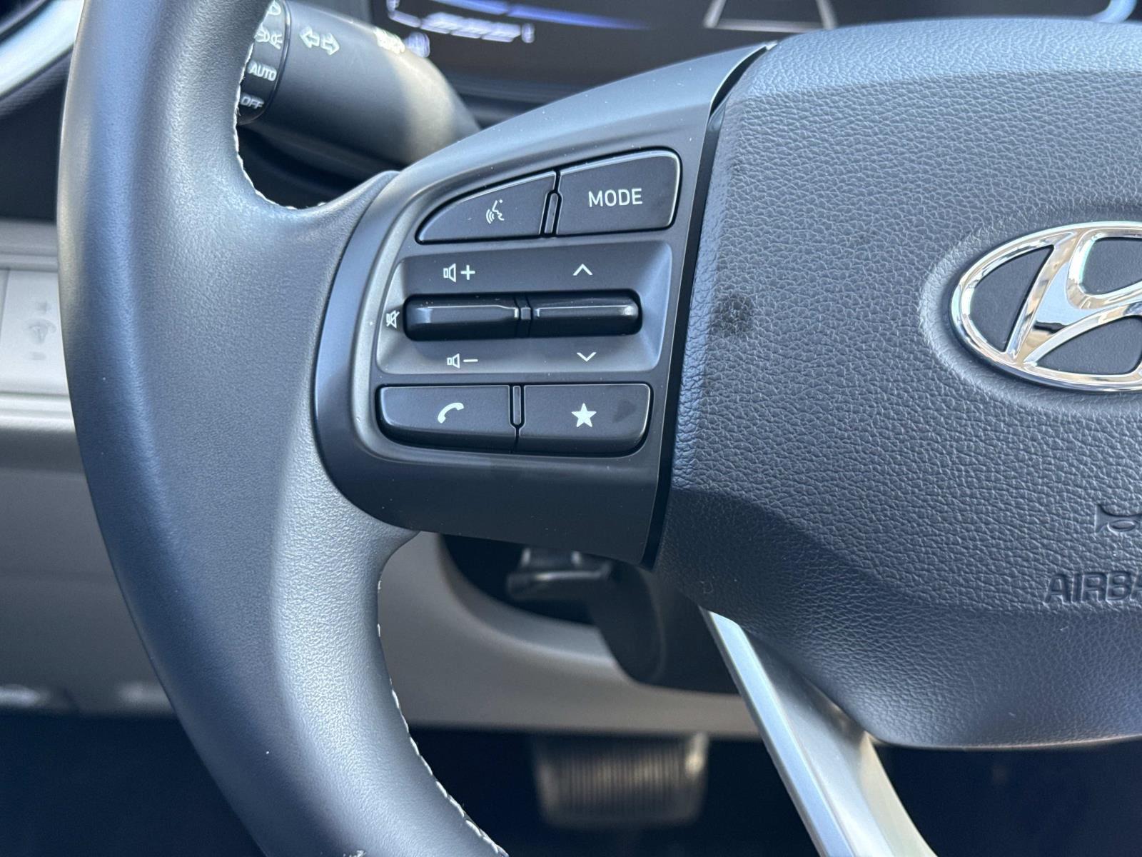 2023 Hyundai Venue SEL - Photo 11