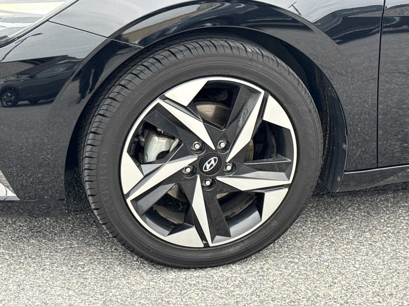 2022 Hyundai Elantra Limited - Photo 30