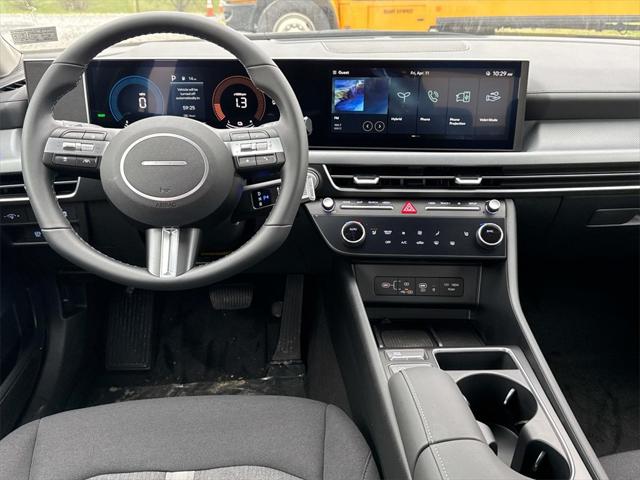 2025 Hyundai Sonata Hybrid SEL photo 2