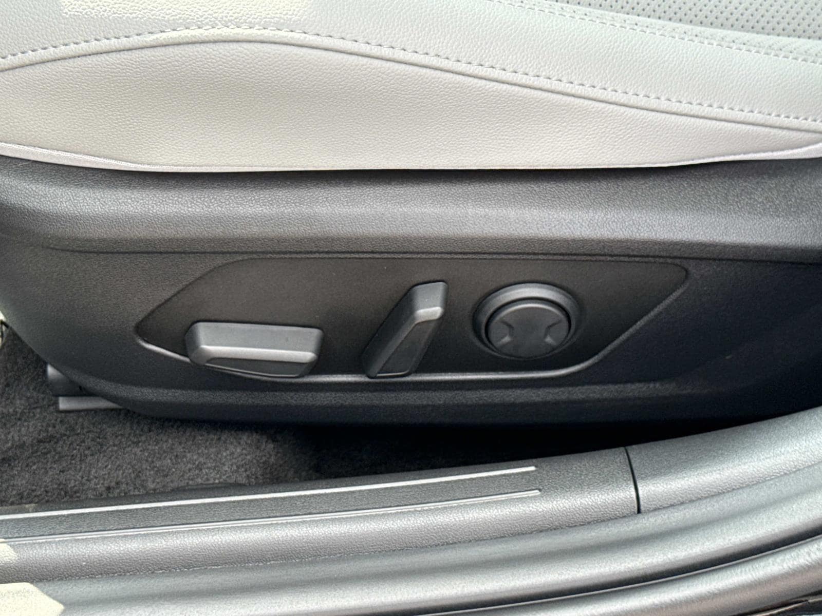2026 Hyundai Elantra Limited - Photo 17