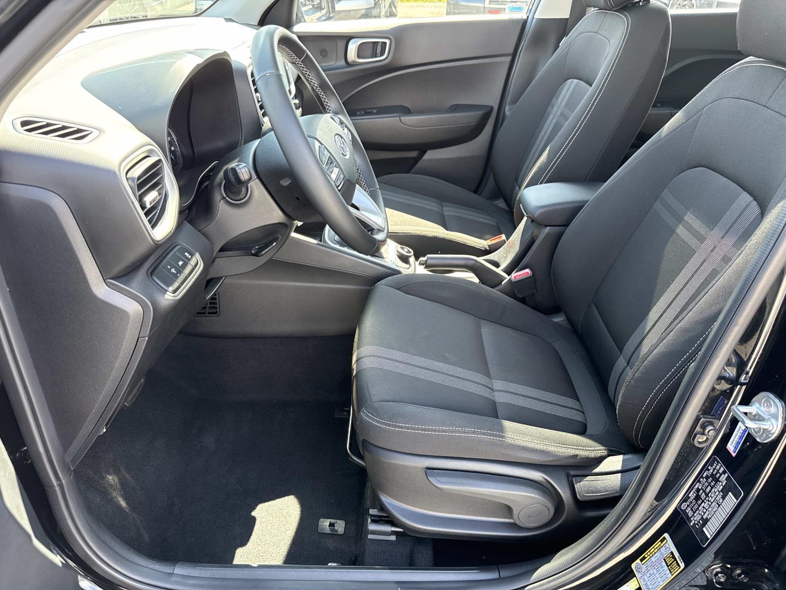 2022 Hyundai Venue SEL - Photo 23