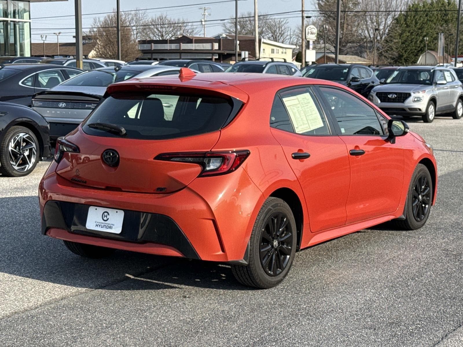 2023 Toyota Corolla Hatchback SE - Photo 2