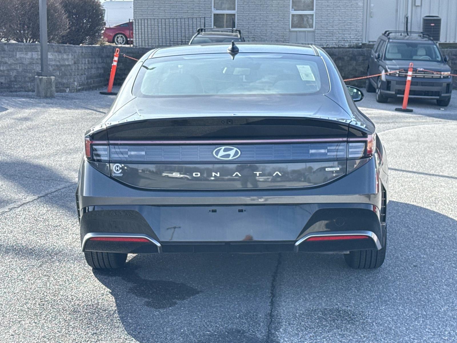 2025 Hyundai Sonata SEL - Photo 13