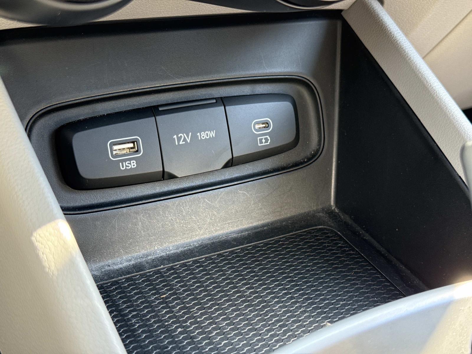 2023 Hyundai Venue SEL - Photo 8