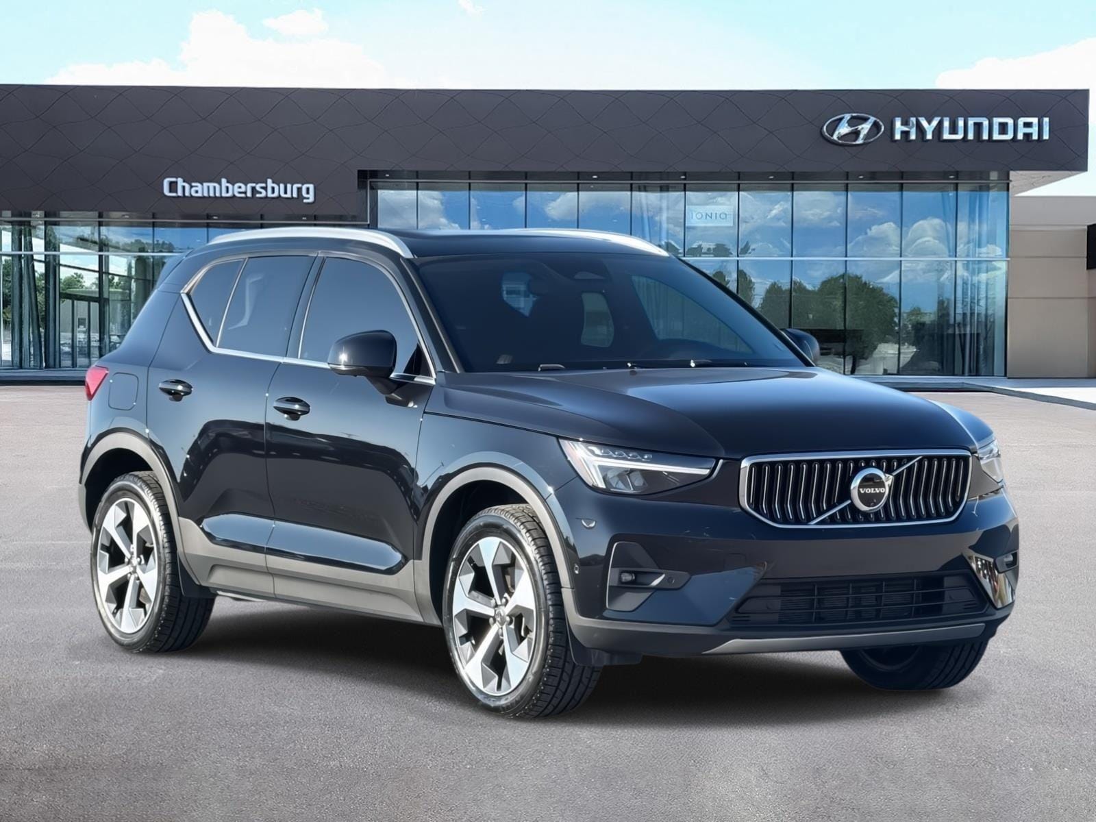 2024 Volvo XC40 B5 Plus Bright AWD's photo