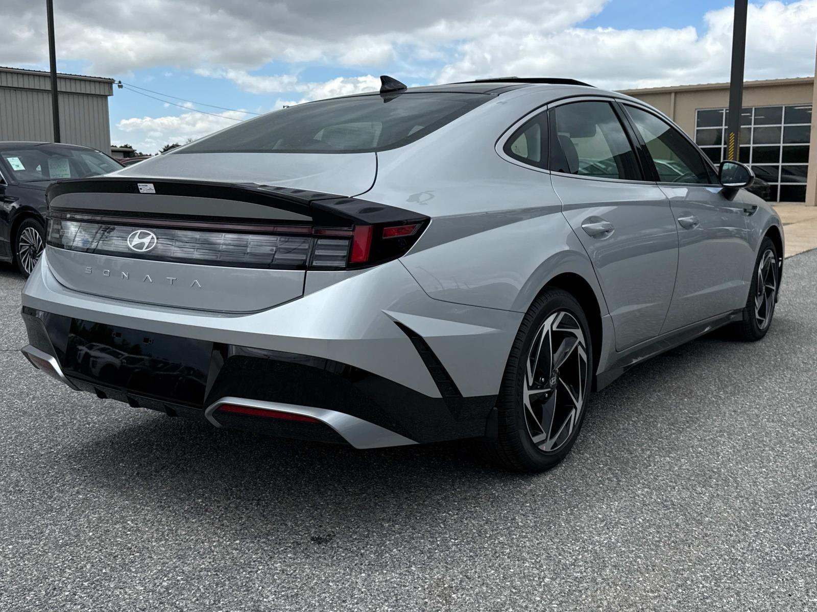 2025 Hyundai Sonata SEL - Photo 14