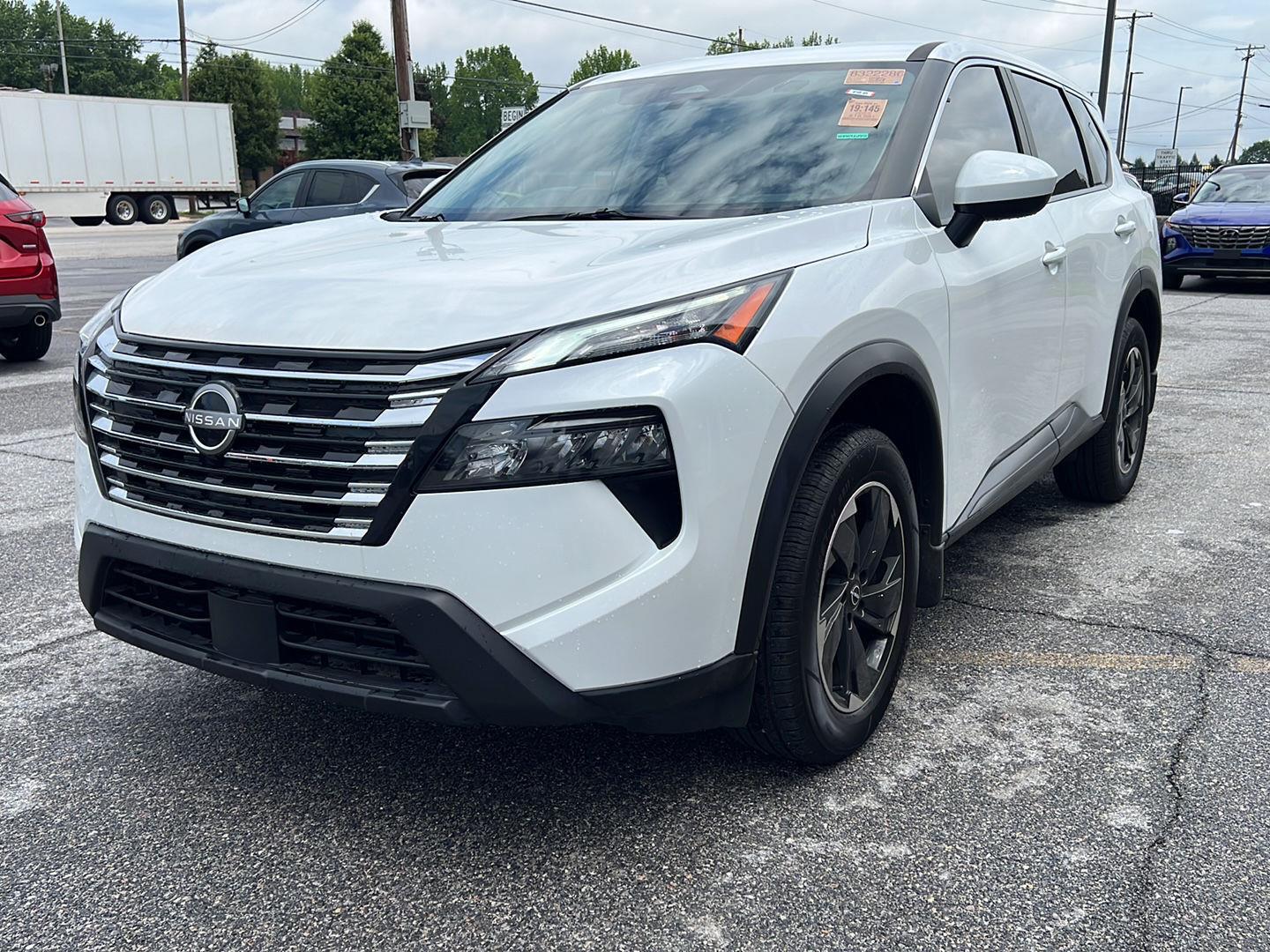 2025 Nissan Rogue SV FWD's photo